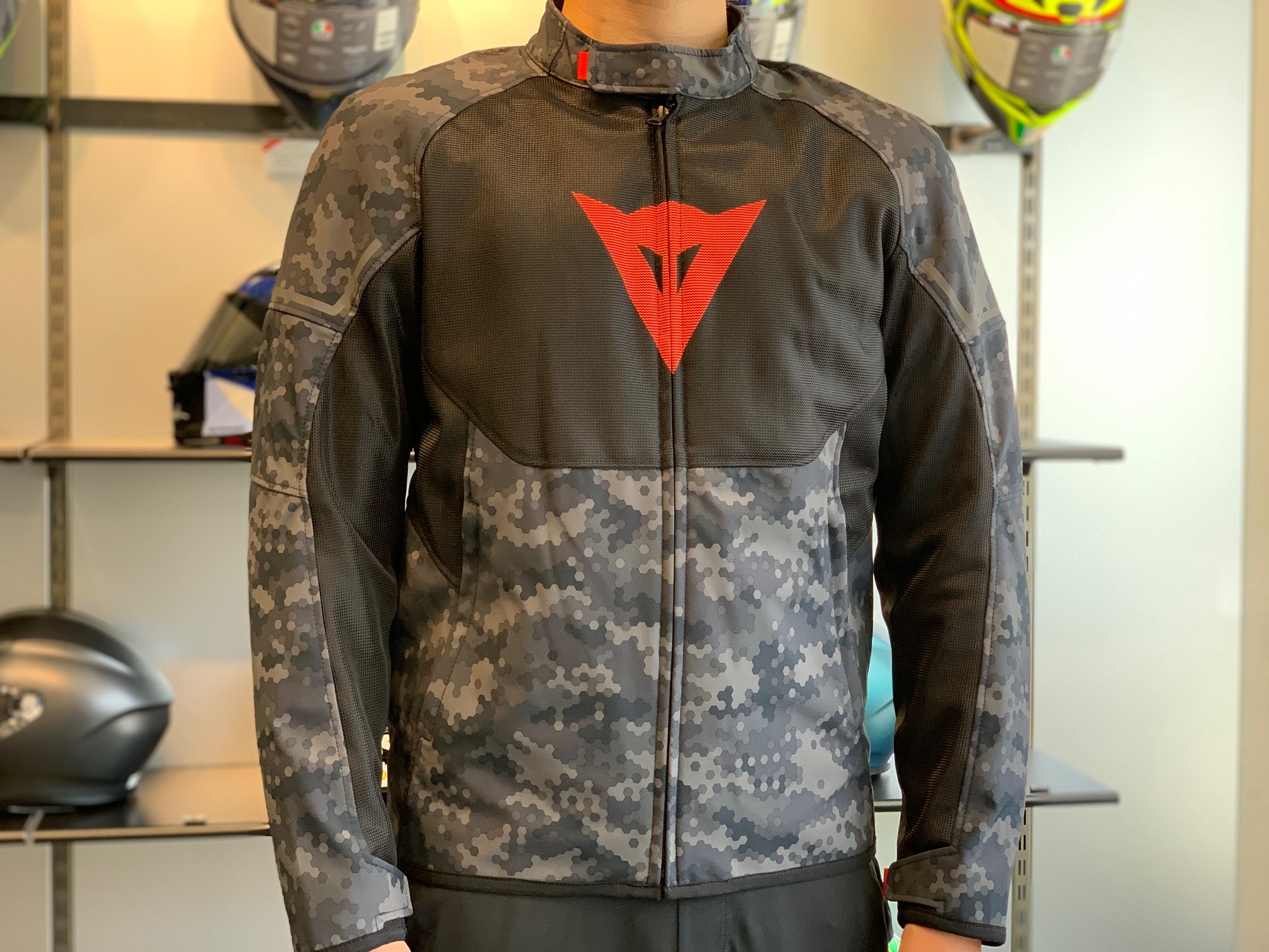 デザインと安全性を両立させた新作メッシュジャケット【IGNITE AIR】